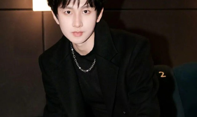 百家乐官网-何炅不救李湘！撞脸小生看肛肠科！