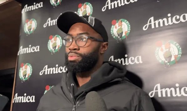 官方网站-杰伦-布朗：怀特应该入选最佳防守阵容一阵，甚至当选DPOY